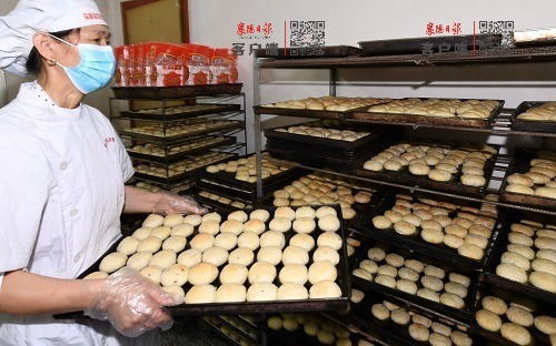 中秋将至，月饼飘香 保康这家食品厂有你寻找的老味道